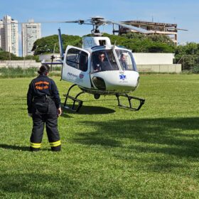 Fotos de Motorista é socorrido de helicóptero após capotar carro na BR-376
