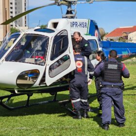 Fotos de Motorista é socorrido de helicóptero após capotar carro na BR-376