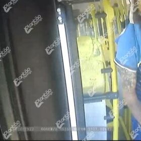 Fotos de Ônibus da TCCC com passageiros é sequestrado em Maringá 