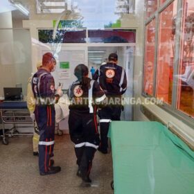 Rapaz é intubado após ter faca cravada no pescoço em Maringá  Foto 1 Fotos de Rapaz é intubado após ter faca cravada no pescoço em Maringá