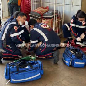 Fotos de Câmera de segurança flagra momento em que homem é esfaqueado por colega de trabalho, em Maringá.