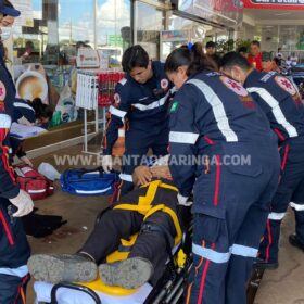 Fotos de Câmera de segurança flagra momento em que homem é esfaqueado por colega de trabalho, em Maringá.