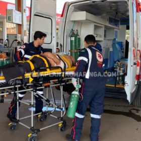 Fotos de Câmera de segurança flagra momento em que homem é esfaqueado por colega de trabalho, em Maringá.