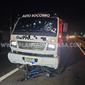 Fotos de Ciclista de 18 anos é intubado após ser atropelado por caminhão em Maringá.