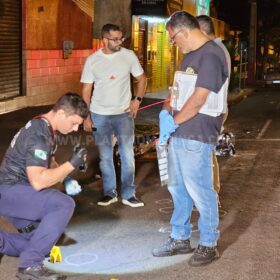 Fotos de Câmeras de segurança registraram jovem sendo atropelado e executado com 26 tiros em Sarandi