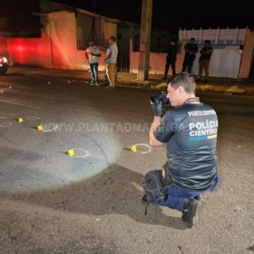 Fotos de Câmeras de segurança registraram jovem sendo atropelado e executado com 26 tiros em Sarandi