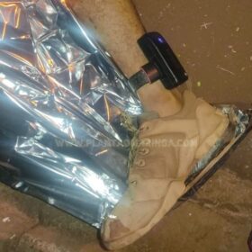 Homem com tornozeleira eletrônica é executado com 13 tiros neste domingo de páscoa Foto 9 Fotos de Homem com tornozeleira eletrônica é executado com 13 tiros neste domingo de páscoa