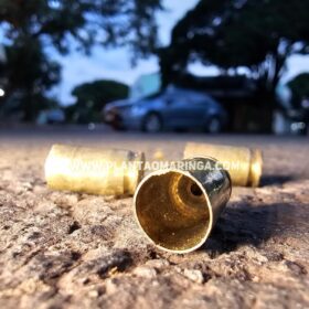 Fotos de Câmera registrou tiroteio na saída de uma tabacaria que matou rapaz e deixou moça gravemente ferida em Sarandi