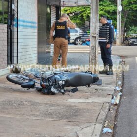 Fotos de Homem é executado e moça baleada na saída de tabacaria em Sarandi