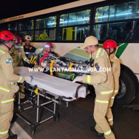 Fotos de Moça é socorrida em estado gravíssimo após ter moto arrastada por ônibus em Maringá