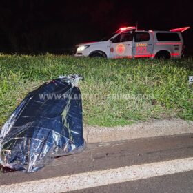 Motociclista morre após bater em três carretas, um caminhão e um carro em Marialva Foto 1 Fotos de Motociclista morre após bater em três carretas, um caminhão e um carro em Marialva