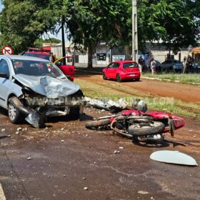 Fotos de Motorista derruba poste e bate em motociclista em Maringá