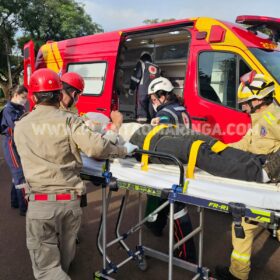 Fotos de Motorista é socorrido com ferimentos grave ao bater carro em árvore em Maringá 