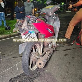 Fotos de Motorista embriagado bate carro em traseira de moto e deixa gestante e marido feridos em Maringá