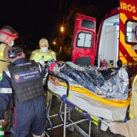 Fotos de Mulher com tornozeleira eletrônica é intubada após ser atingida por 15 tiros em Sarandi 