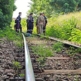 Fotos de Mulher é encontrada morta na linha férrea em Sarandi.