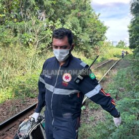 Fotos de Mulher é encontrada morta na linha férrea em Sarandi.