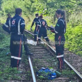 Fotos de Mulher é encontrada morta na linha férrea em Sarandi.
