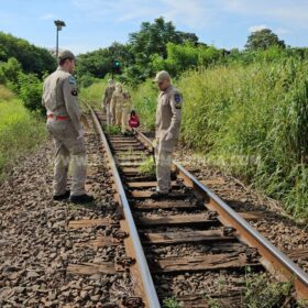 Fotos de Mulher é encontrada morta na linha férrea em Sarandi.