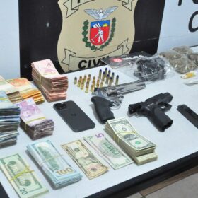 Fotos de Youtuber Silver Cop é preso com drogas e armas em Paranavaí