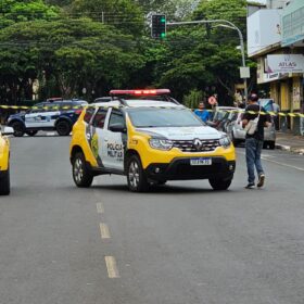 Fotos de Câmera registra funcionário de supermercado sendo executado na frente do trabalho em Sarandi 