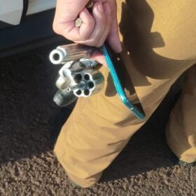 Fotos de Homem com tornozeleira eletrônica dispara contra viatura policial durante perseguição e é preso em Maringá