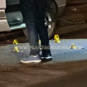 Fotos de Homem dentro de carro com esposa e filhos é executado com 16 tiros em Sarandi 