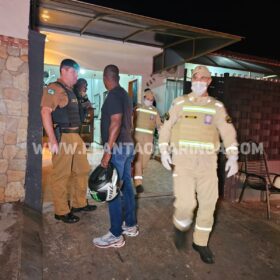 Fotos de Homem é baleado em atentado a tiros em bar na cidade de Sarandi