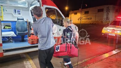 Fotos de Homem fica ferido após ser atacado com golpes de facão durante briga na frente do albergue de Maringá