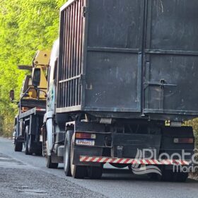 Fotos de Engavetamento entre três caminhões deixa duas pessoas presas às ferragens em Maringá