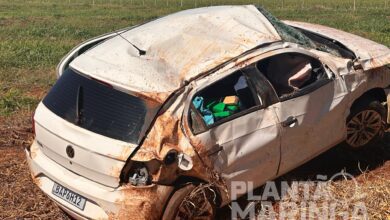 Fotos de Motorista é preso após carro com maconha capotar - parte da carga foi saqueada por outros motoristas