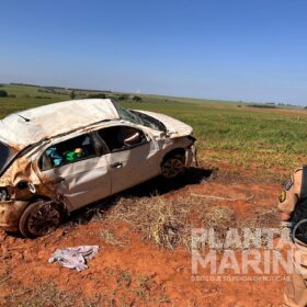 Fotos de Motorista é preso após carro com maconha capotar - parte da carga foi saqueada por outros motoristas