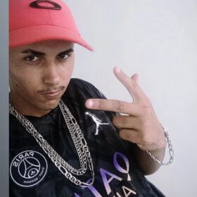 Fotos de Jovem atropelado e executado em Sarandi teria trocado de roupa com amigo para despistar assassinos