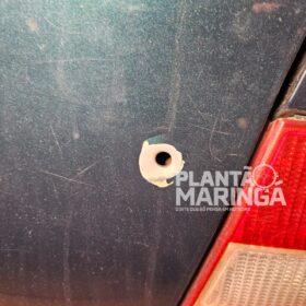Fotos de Câmera registra criminosos atirando contra jovem em Sarandi; o rapaz foi atingido no lugar do irmão