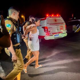 Fotos de Mulher é presa após esfaquear e deixar homem em estado grave em Maringá