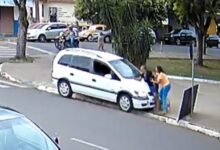 Fotos de Vídeo: motorista perde controle e atropela mulheres na calçada em Sarandi