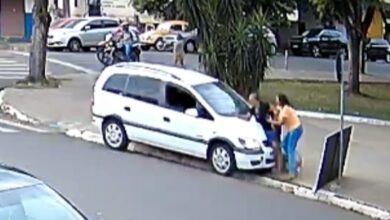 Fotos de Vídeo: motorista perde controle e atropela mulheres na calçada em Sarandi