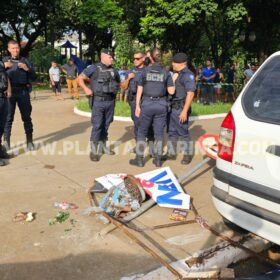 Fotos de Vídeo: motorista perde controle e atropela mulheres na calçada em Sarandi