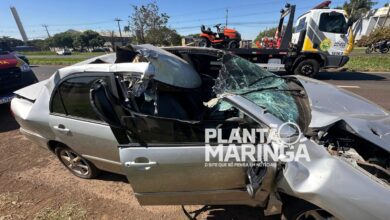 Fotos de Carro fica destruído após colisão traseira com caminhão na PR-317 em Maringá