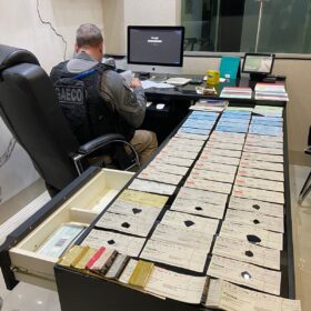 Fotos de Gaeco de Maringá cumpre 16 mandados em operação contra lavagem de dinheiro a partir de comércio de produtos eletrônicos pela internet
