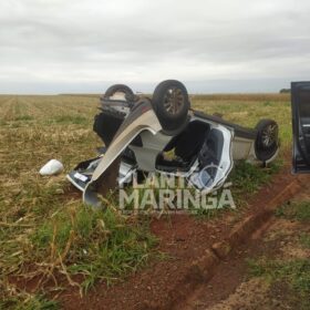 Fotos de Motorista capota carro com produtos contrabandeados ao fugir da polícia na PR-317