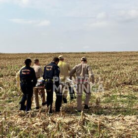 Fotos de Motorista capota carro com produtos contrabandeados ao fugir da polícia na PR-317