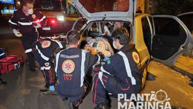 Fotos de Motorista na contramão fica ferido após bater carro contra poste em Maringá