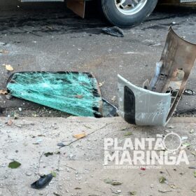 Fotos de Motorista perde controle de carro e bate em poste em Maringá; vídeo mostra momento do acidente