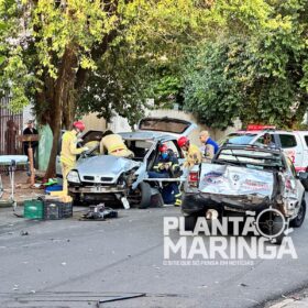 Fotos de Motorista perde controle de carro e bate em poste em Maringá; vídeo mostra momento do acidente