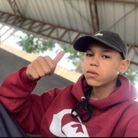 Fotos de Câmera de segurança registra menino de 12 anos sendo executado com tiros na cabeça 