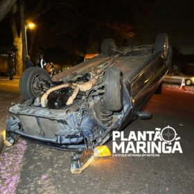 Motorista com suspeita de embriaguez capota carro após bater em árvore em Maringá Foto 1 Fotos de Motorista com suspeita de embriaguez capota carro após bater em árvore em Maringá