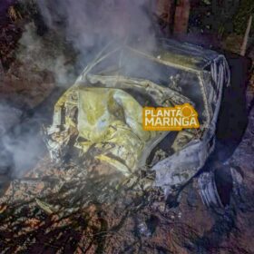 Carro com placa de Maringá explode após batida e motorista morre carbonizado na região Foto 1 Fotos de Carro com placa de Maringá explode após batida e motorista morre carbonizado na região