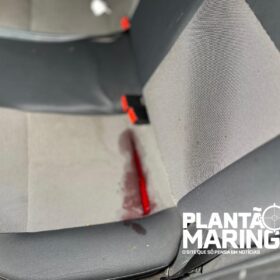 Fotos de Duas pessoas ficam feridas após carro bater em árvore em Maringá 