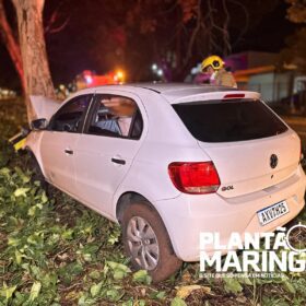 Fotos de Duas pessoas ficam feridas após carro bater em árvore em Maringá 